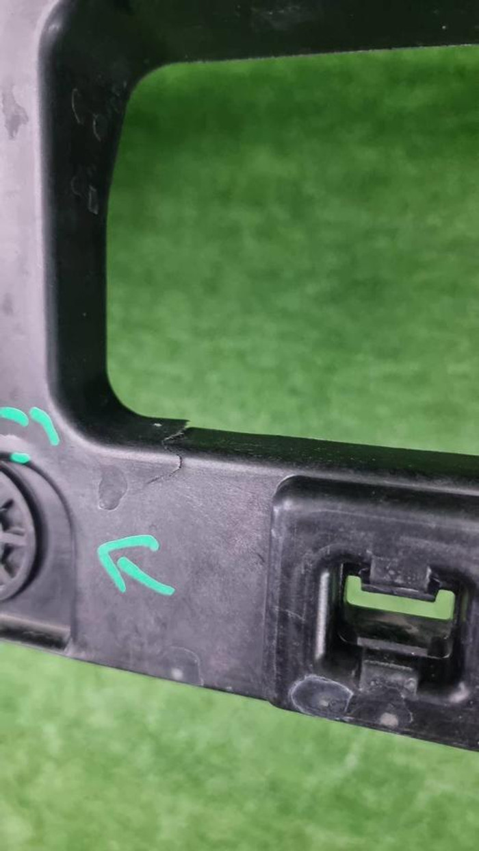 Телевизор Lixiang L6 (2024-н.в.)