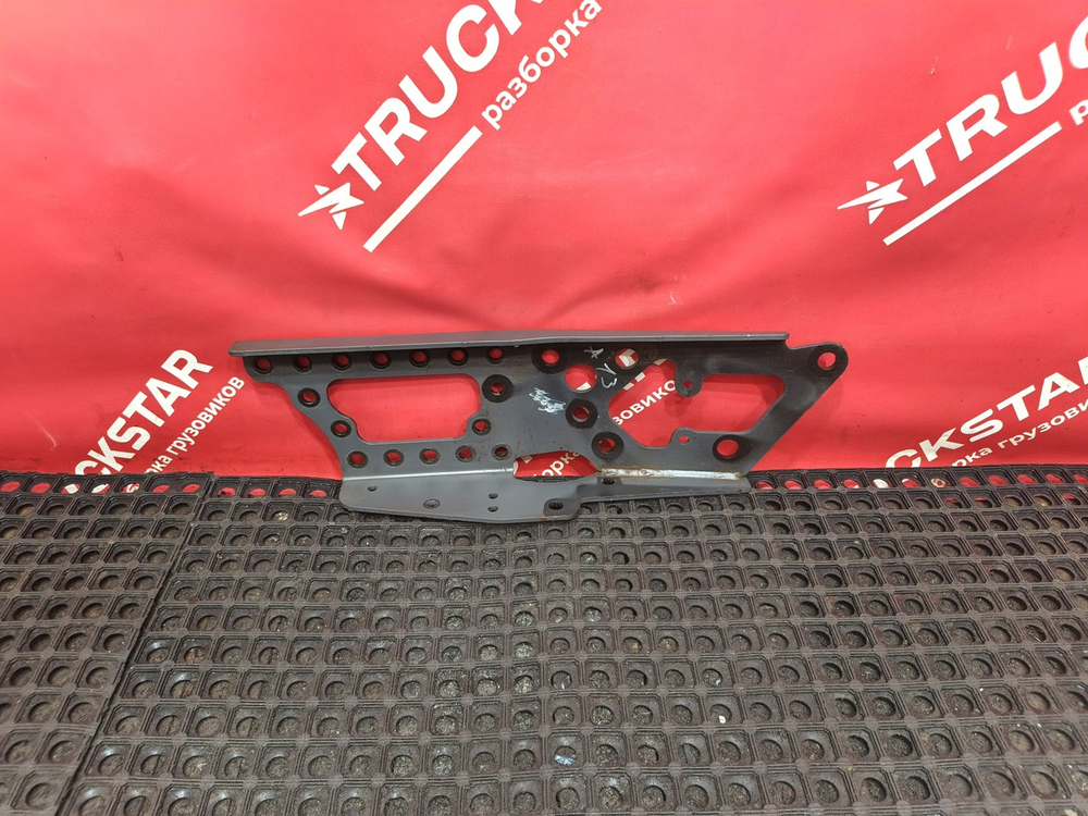 Кронштейн усилителя бампера левый