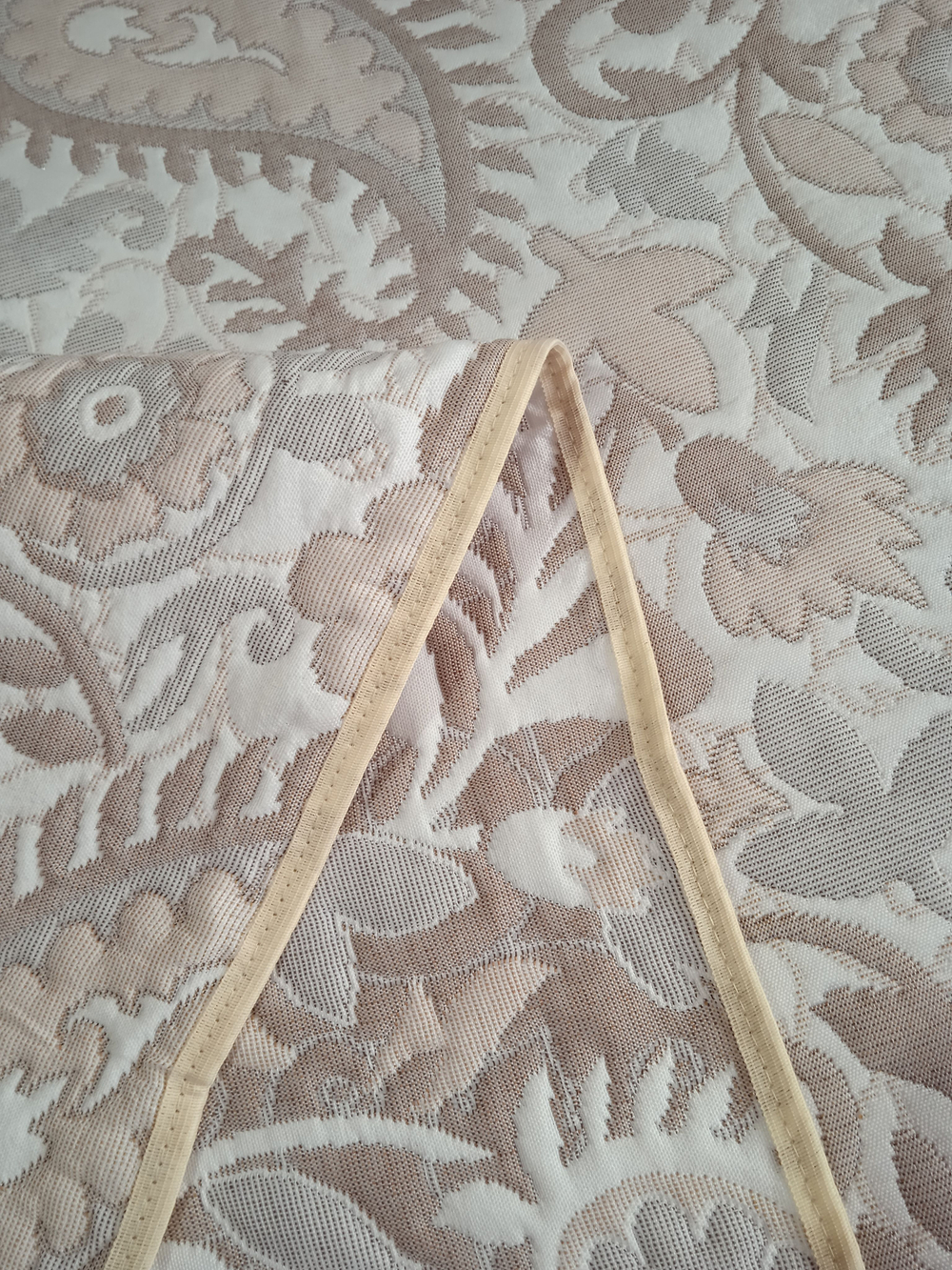 Покрывало жаккардовое двухстороннее Нежность 191-18 беж,серый евро (240х200)