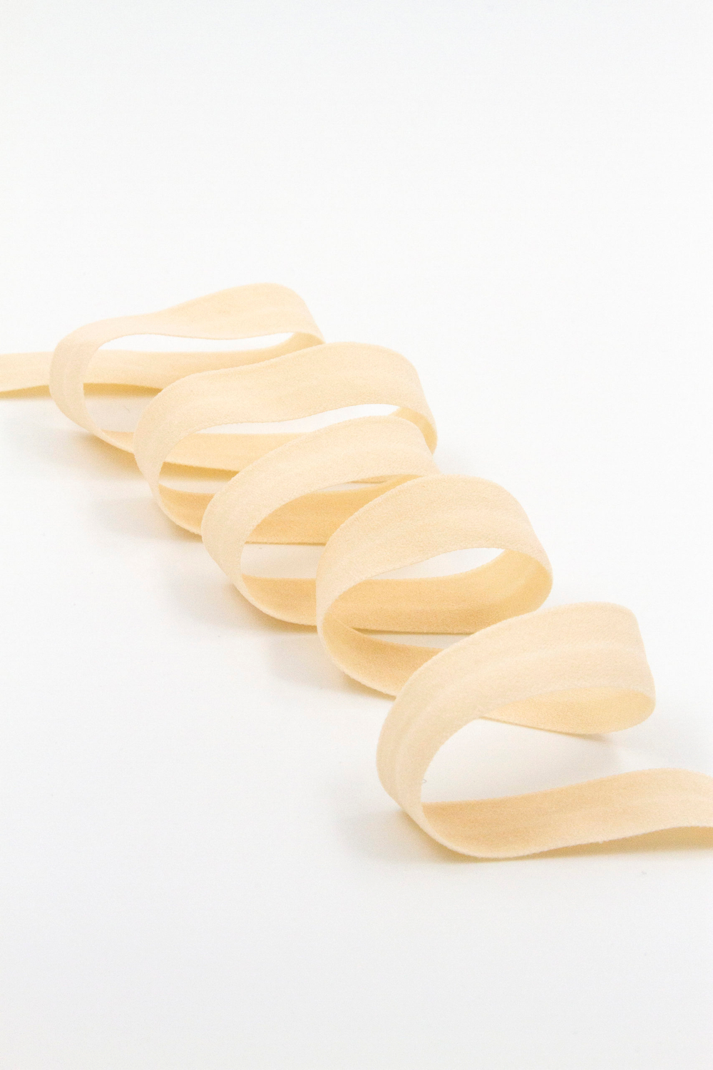 Бейка эластичная 15 мм матовая пион