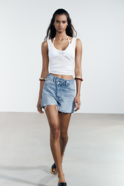 ZARА ДЖИНСОВЫЕ ШОРТЫ TRF С ВЫСОКОЙ ПОСАДКОЙ MOM FIT И КОСОЙ ЗАСТЕЖКОЙ, СИНИЙ