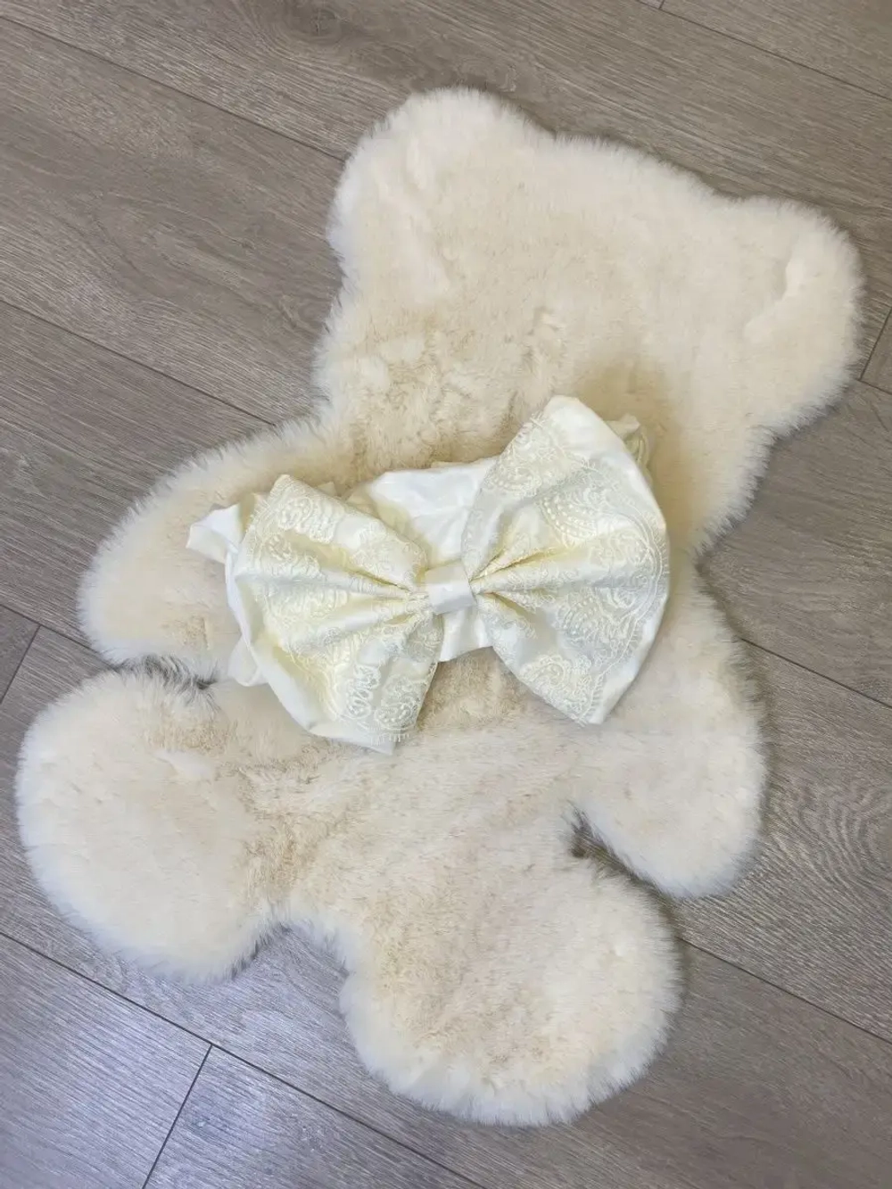 Кружевной бант на выписку