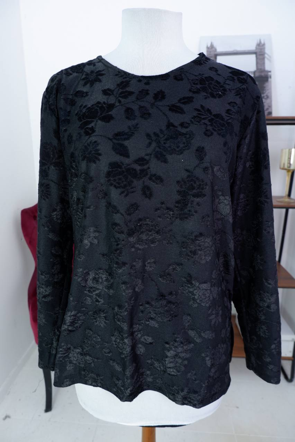 Джемпер тонкий, маркировка М, визуально 46 размер