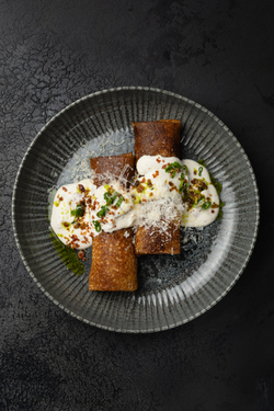 Блины с курицей и соусом карбонара