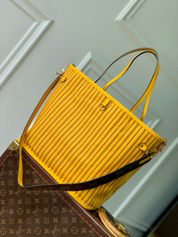 Louis Vuitton Neverfull Bandouliere Inside Out MM
