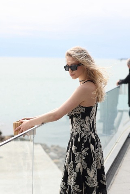 Платье на мягких бретелях