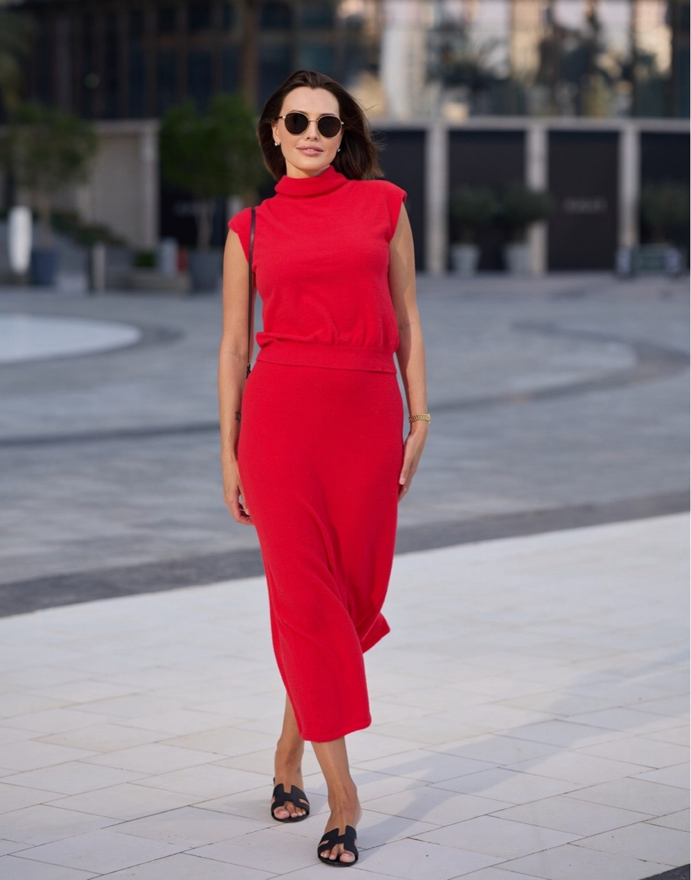 трикотажный топ  в алом цвете