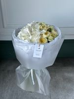 Букет сборный из кустовых пионовидных роз, диантусов, гортензии и ромашек