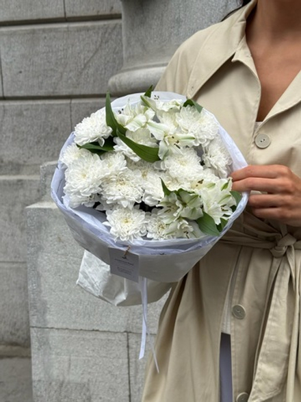 Букет сборный из хризантемы и альстромерии