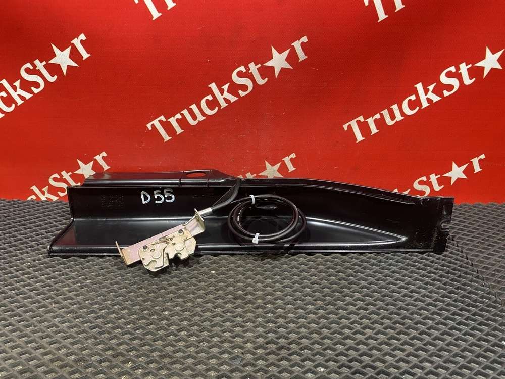 Накладка ручки бардачка правая 2018г