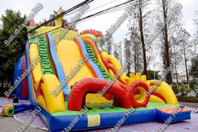 Коммерческий надувной батут "Змей Горыныч 2" 15*7*11 м