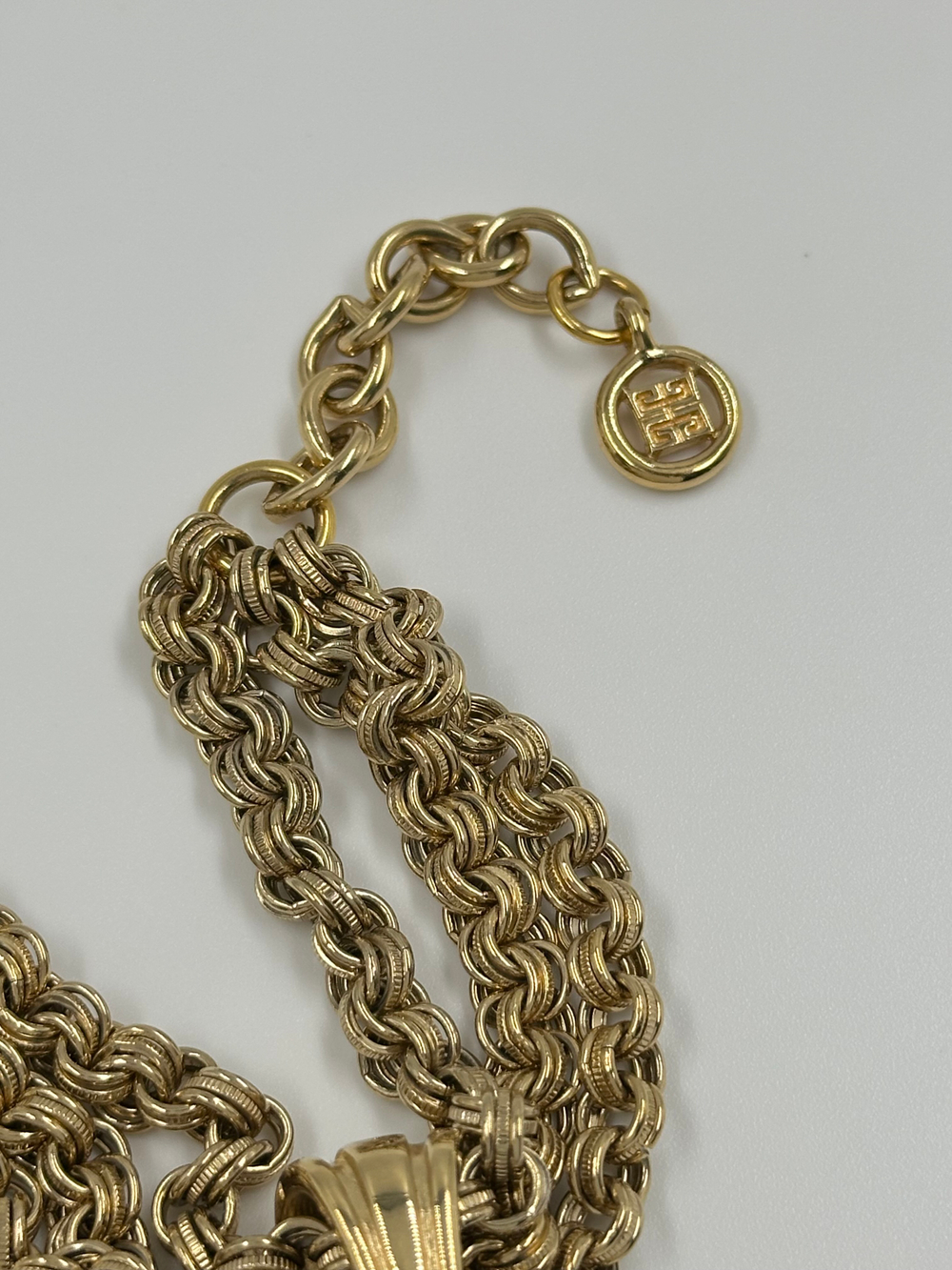 Браслет с подвеской с бордовым кристаллом Givenchy