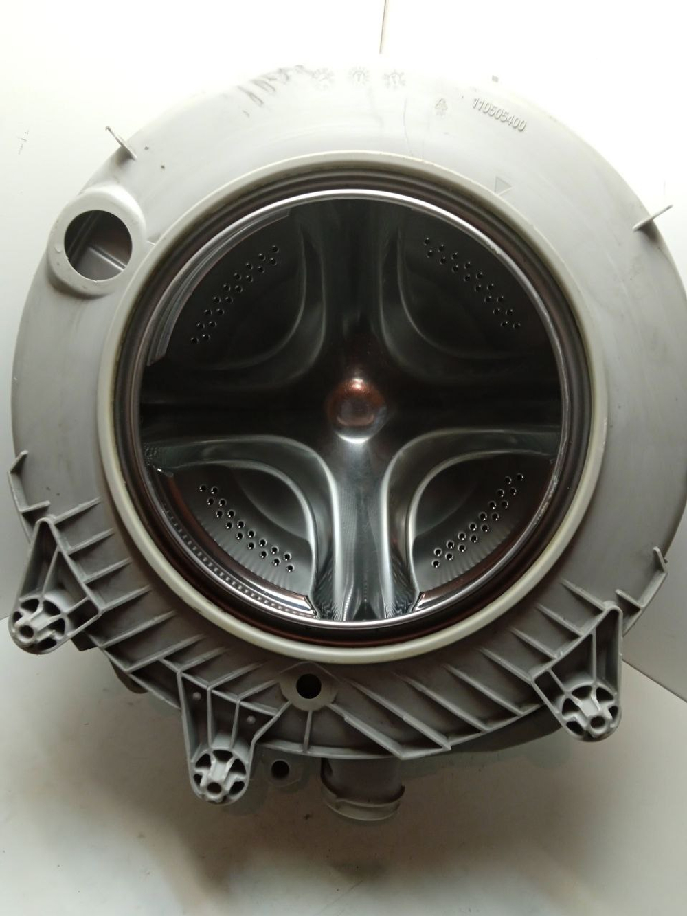 ZWS2101 кт9 Бак для стиральной машины Electrolux Aeg Zanussi 110505300 110505400 б/у