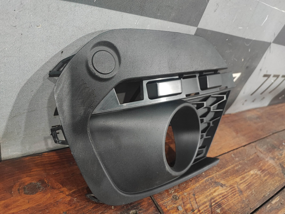 Накладка ПТФ правая LADA Largus 21-нв Б/У Оригинал 8450090861