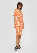 Платье с V-образным вырезом