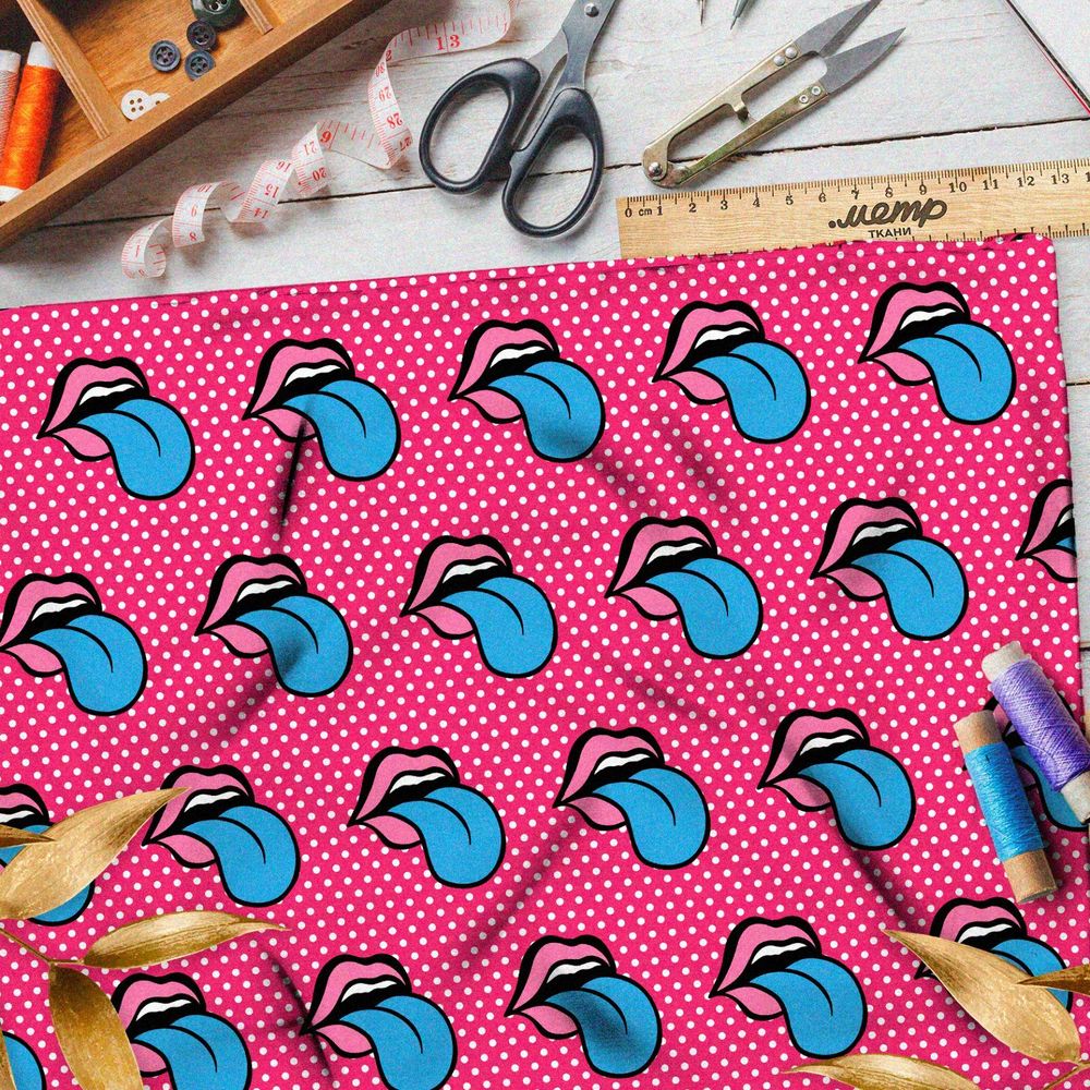 Ткань габардин губы с голубым  языком на розовом фоне в горошик