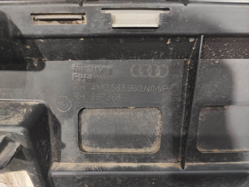 Накладка двери передней правой Audi Q7 (4M) 19-нв Б/У Оригинал 4M0583960N