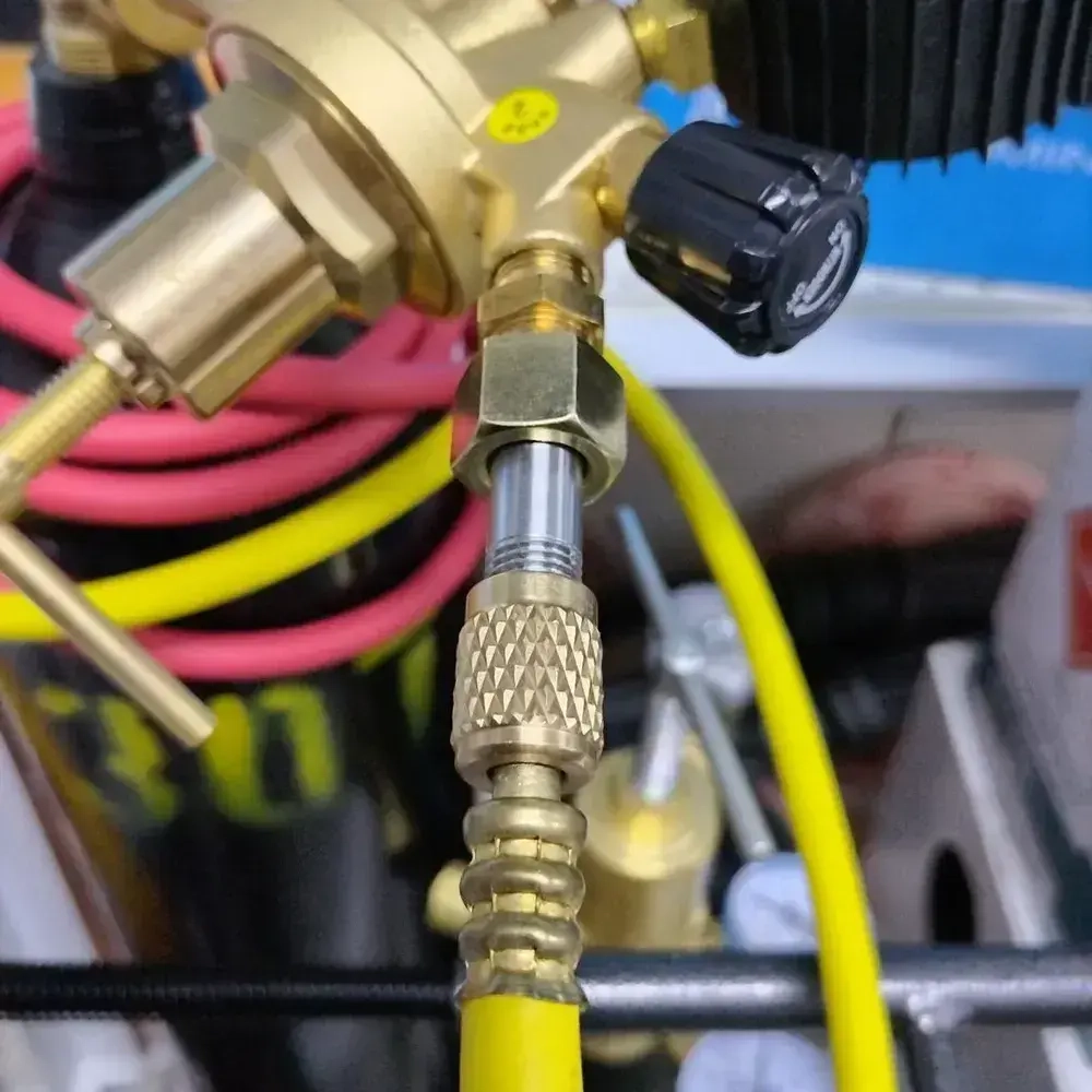 Переходник с азотного редуктора на манометрический коллектор (манифолд). Резьба 1/4 SAE. Переходник для азотного баллона