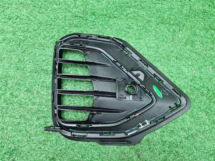 Решетка переднего бампера правая VW Talagon 21-нв