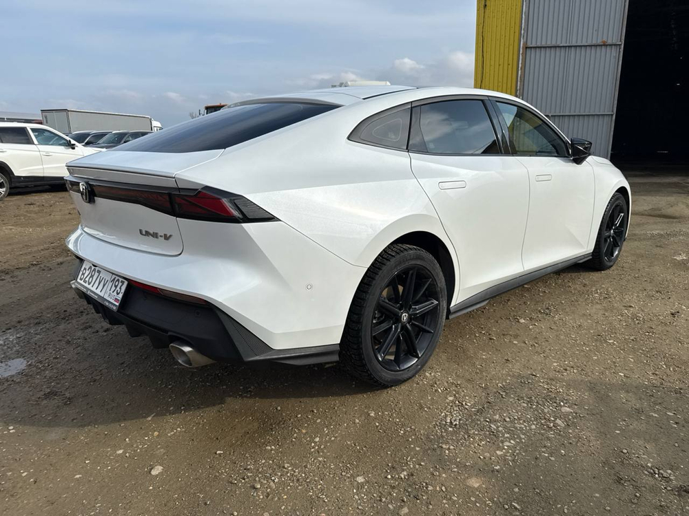 Changan UNI-V DLX 1.5T 7DCT