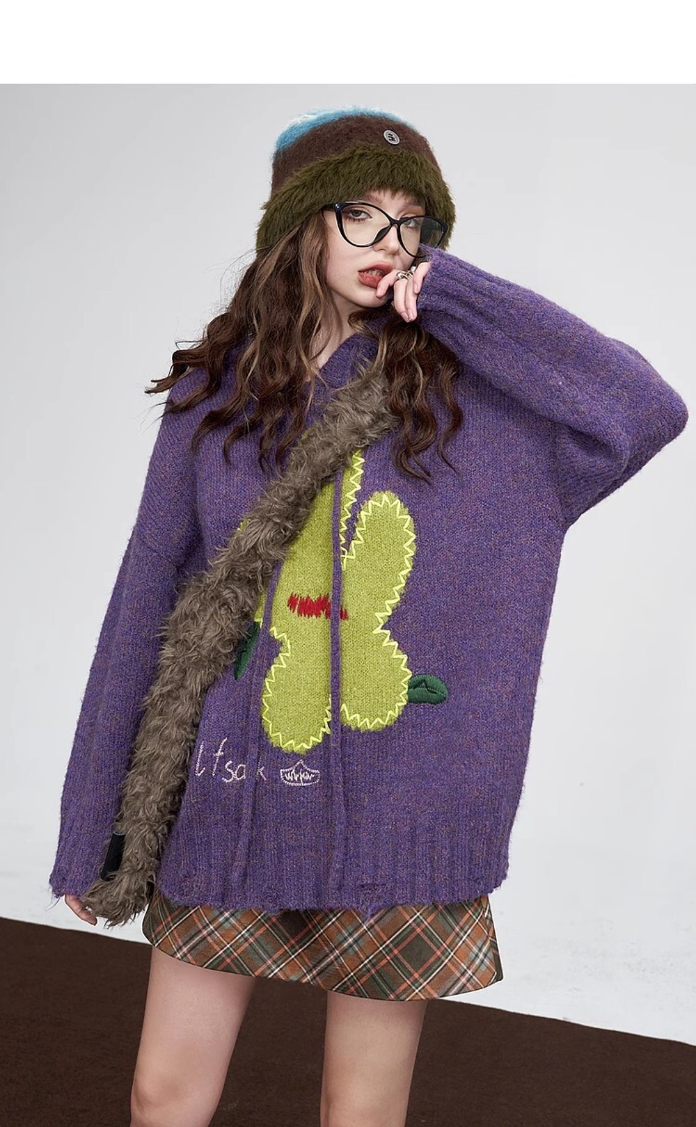 Свободный пуловер с капюшоном