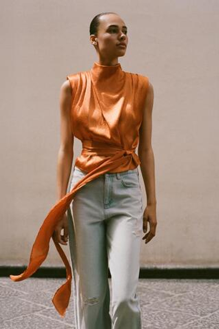 ZARA АТЛАСНЫЙ ТОП С БАНТОМ, ЦВЕТ ЖЖЕНОГО АПЕЛЬСИНА
