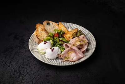 Яйца-пашот с мортаделлой