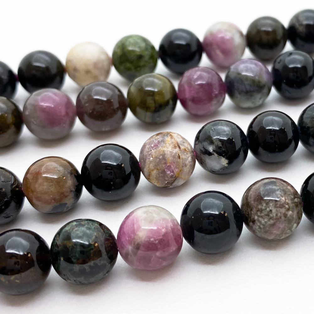 Турмалин бусины, диаметр 8,2-8,4 мм, цена за 12 шт (1/4 нити)