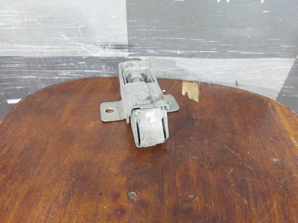 Болт крепления запасного колеса LADA Largus 12-нв Б/У Оригинал 572210001R