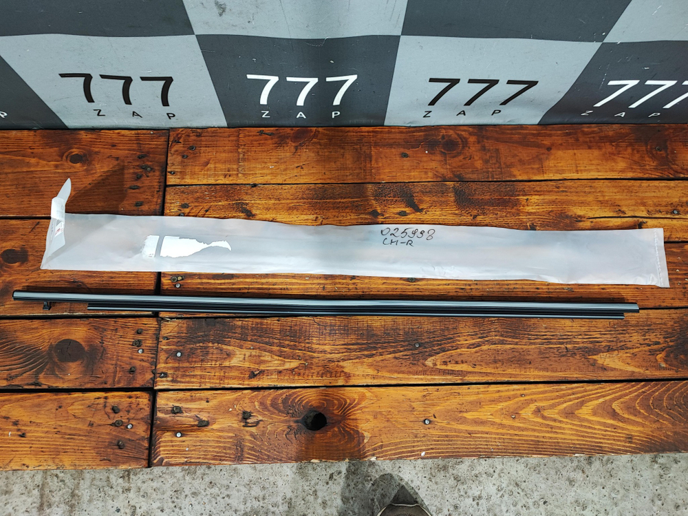 Молдинг стекла переднего правого Toyota C-HR Новый Оригинал 7571010090