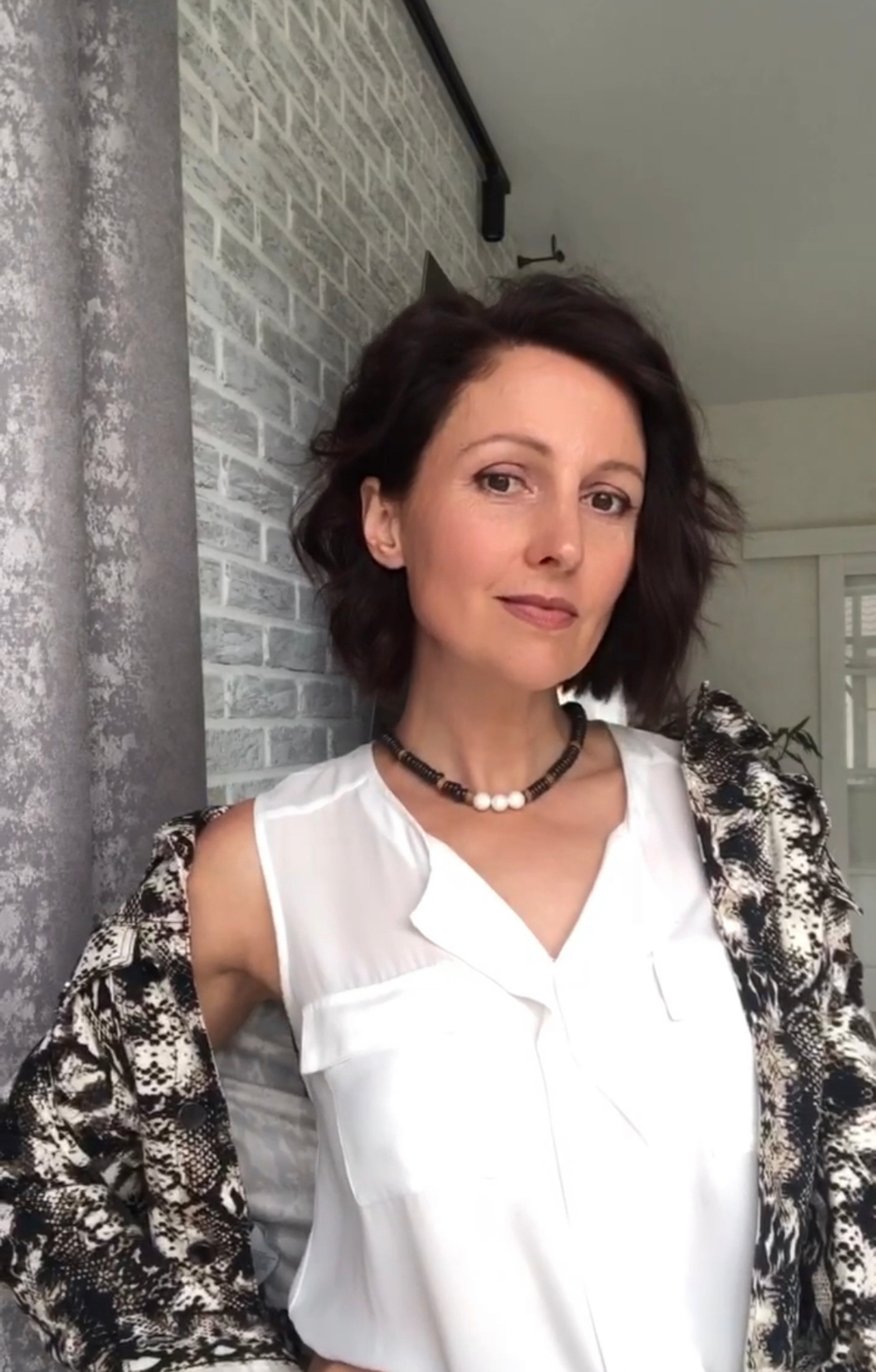 Чокер черно-коричневый с белым жемчугом Майорка и вставками из слоновой кости