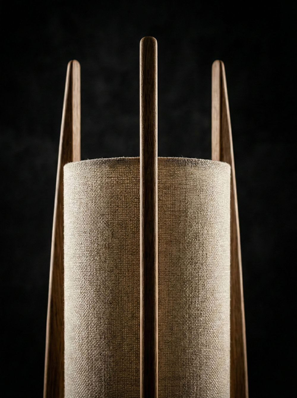 Крупный план текстуры льна и массива дуба торшера Etno