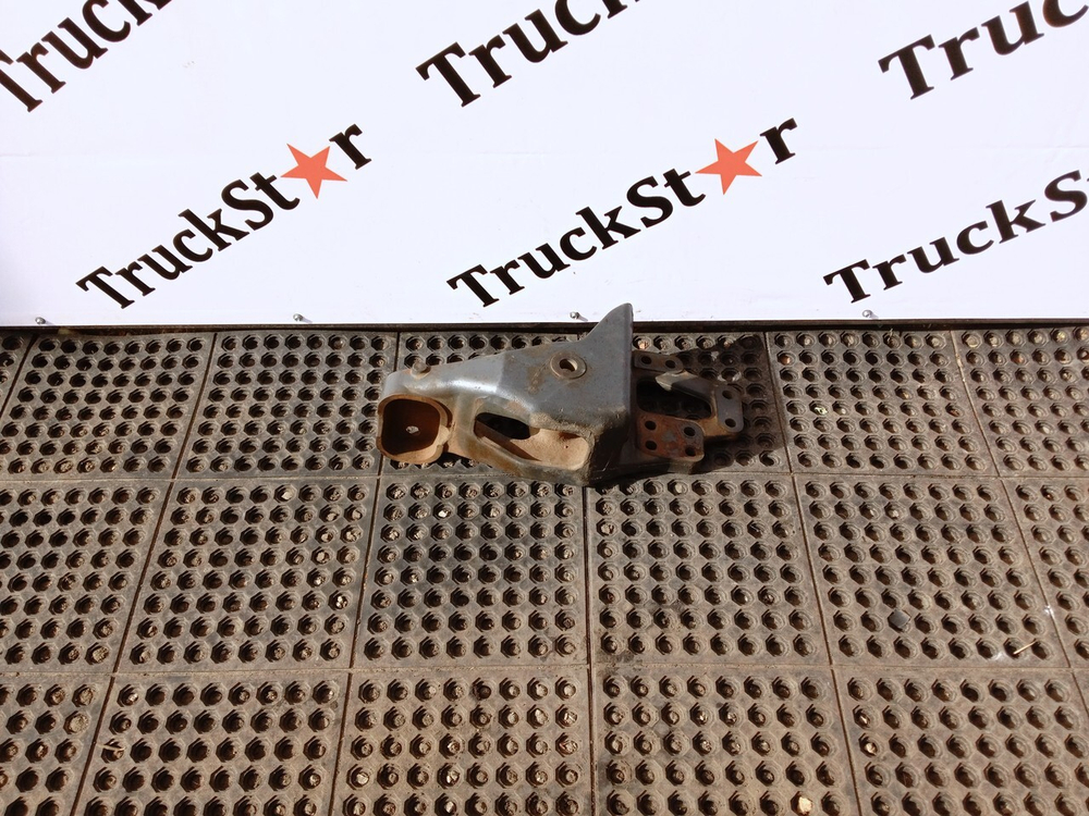 Кронштейн рессоры передней левый