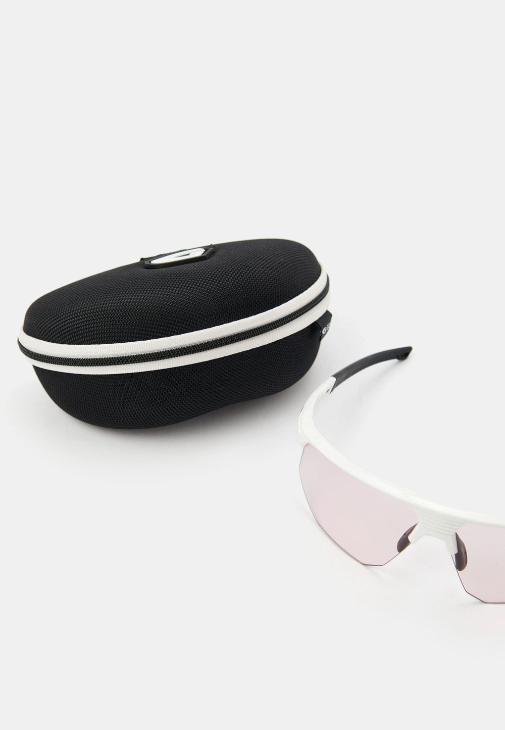 Спортивные очки с диоптриями GOG Kilo / White-Black / Photochromic Pink-Smoke Lens