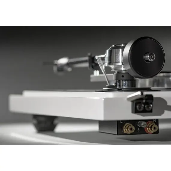 EAT B-Sharp B-note Ortofon 2M Blue Piano White