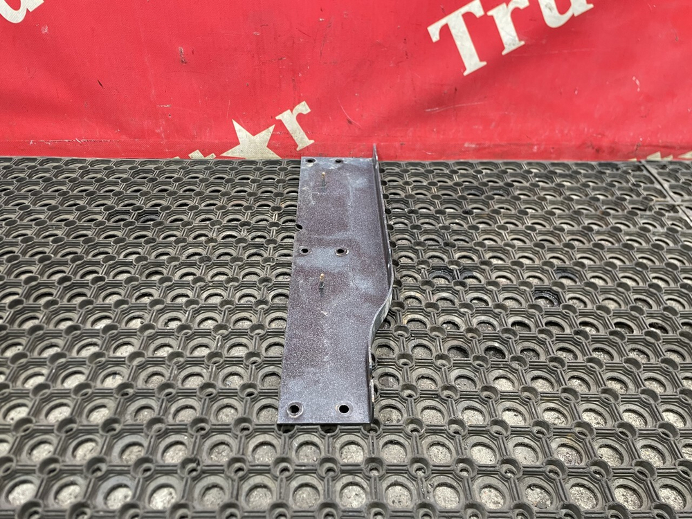 Кронштейн инструментального ящика левый