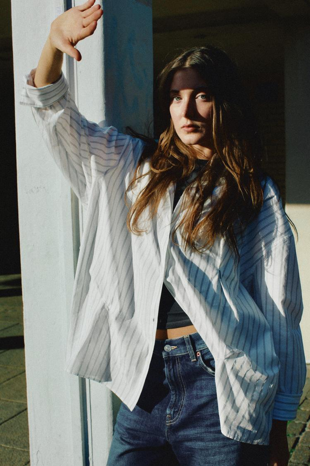 ZARA РУБАШКА ОВЕРСАЙЗ ИЗ ПОПЛИНА С ДЕКОРАТИВНОЙ СТРОЧКОЙ, БЕЛЫЙ/ЧЕРНЫЙ