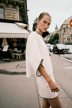 ZARA ТРИКОТАЖНАЯ ЮБКА С КОНТРАСТНОЙ ВЫШИВКОЙ, БЕЛЫЙ