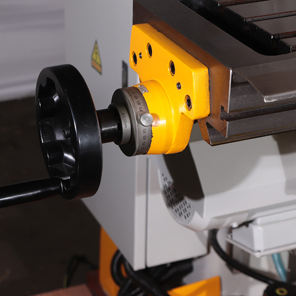 VISPROM FVX-125W универсальный фрезерный станок с УЦИ