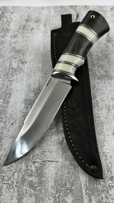 Нож "Оса" сталь S390 рукоять карельская береза коричневая и акрил белый