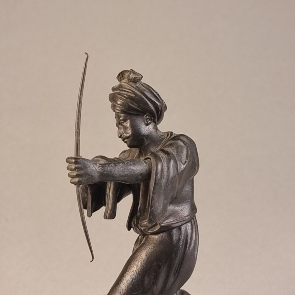 Кабинетная скульптура «Восточный лучник»