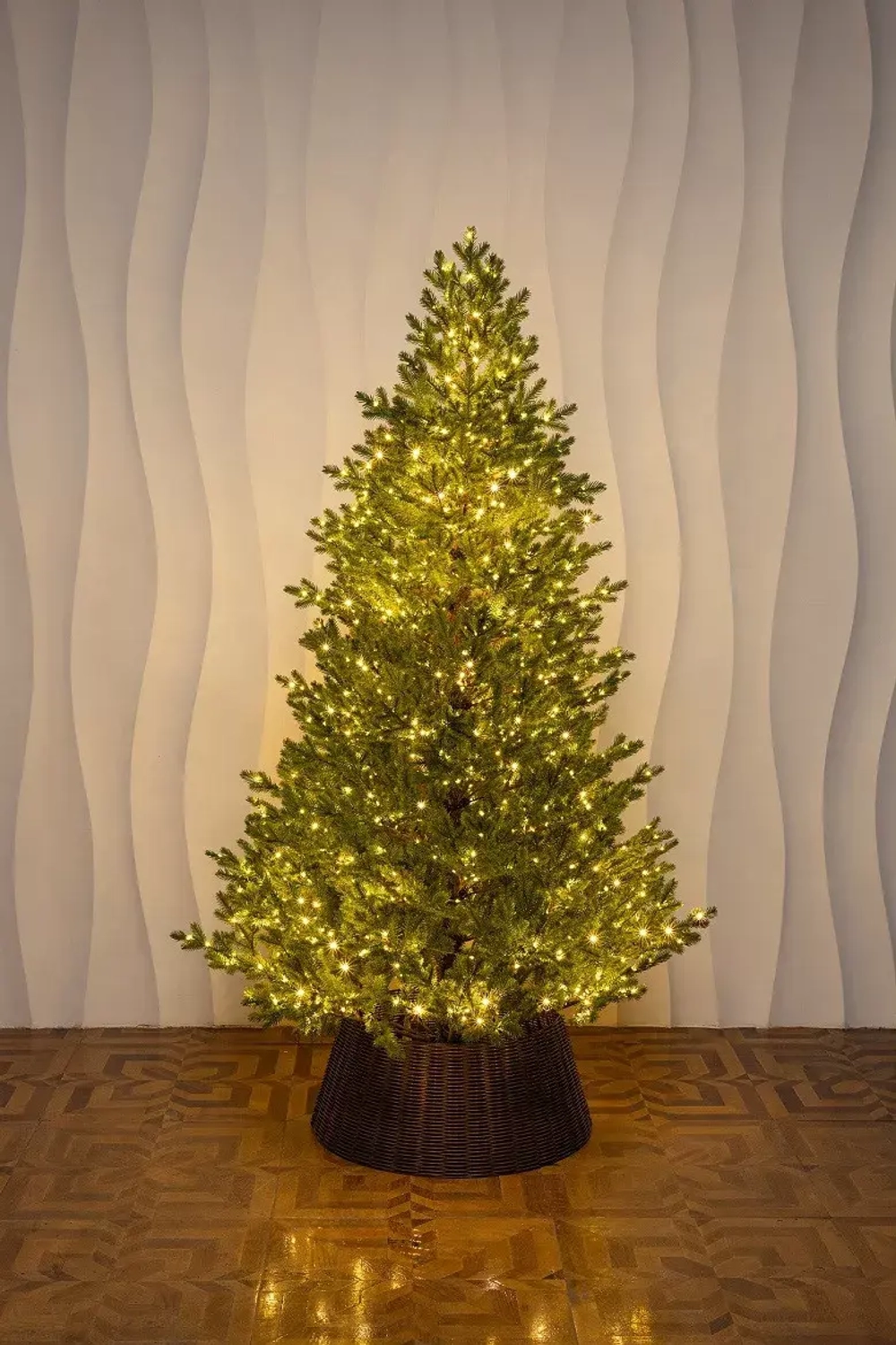 Искусственная елка Измайловская 210 см., 100% литая хвоя, 1500 мульти LED ламп, 10 режимов, Елкиторг (57210)