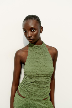 ZARA ТОП ИЗ РЕЛЬЕФНОЙ ТКАНИ С ГОРЛОВИНОЙ ХАЛТЕР, ЗЕЛЕНЫЙ