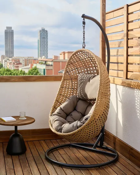 Подвесное кресло Cira с темно-серым основанием с натуральной отделкой