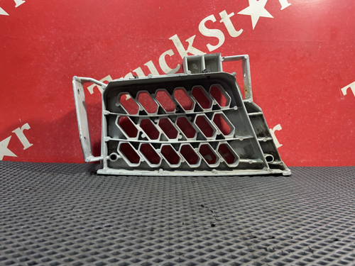 Ступенька подножки правая средняя