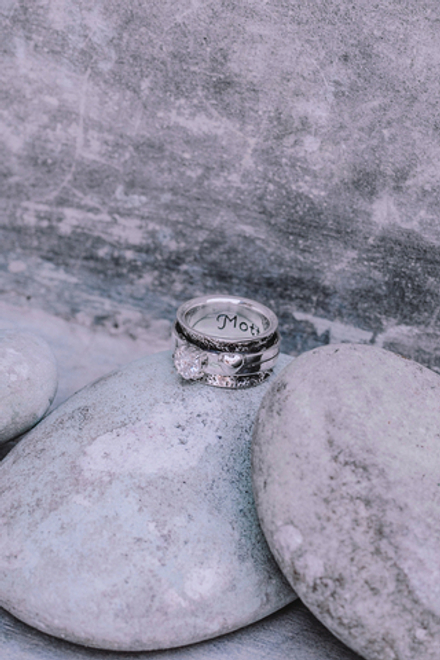 Кольцо «Чинта» с белым цирконом и чернением