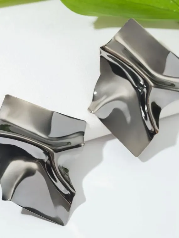 Серьги металл "Атмосфера" ромб мятый, цвет серый