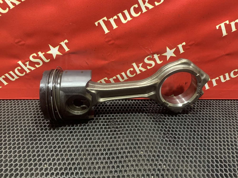 Поршень с шатуном 2021г