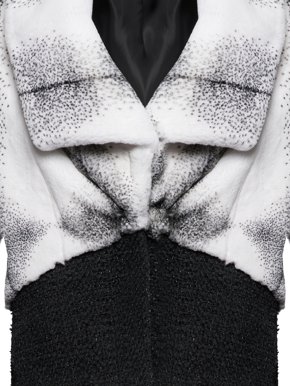 Шуба укороченная из меха бобра, отделка твид