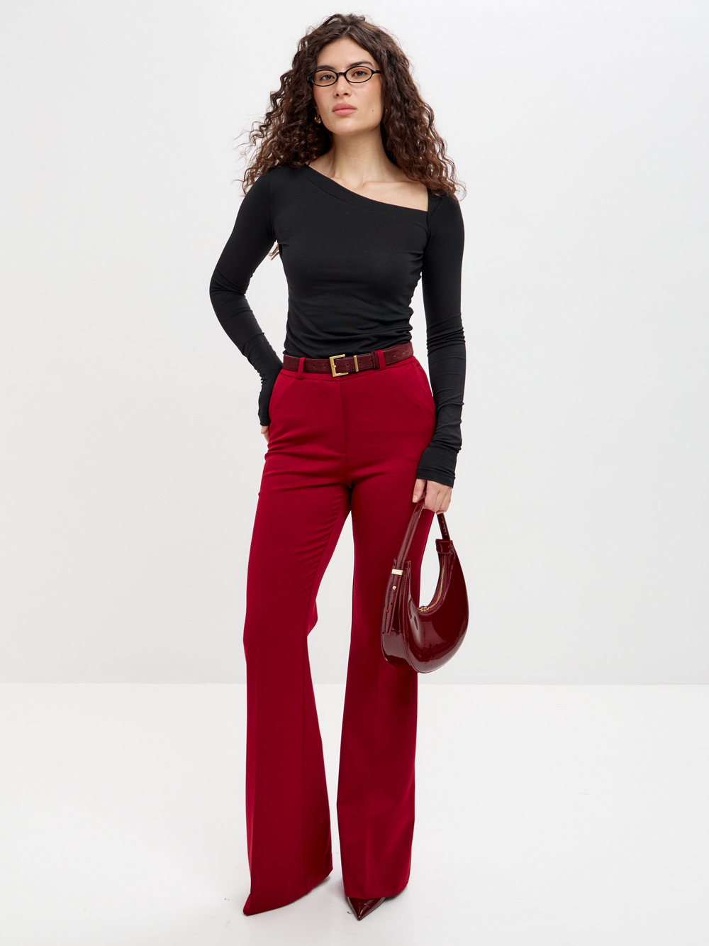 Черный лонгслив Jane с асимметричным вырезом